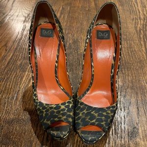 Dolce & Gabbana leopard heels